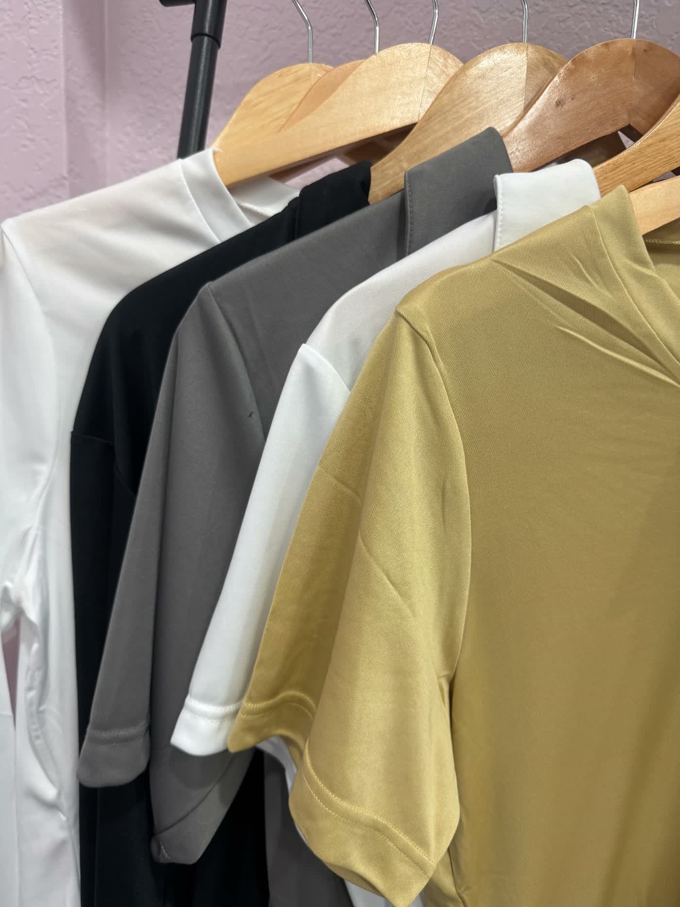 T-shirts & polos